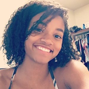 Meet your Posher, Kayla